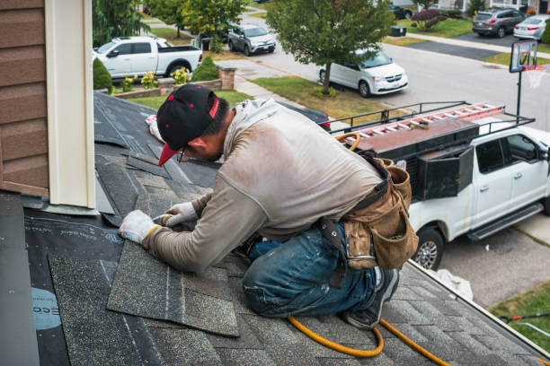 Professional Roofing technician working in Bellaire, OH